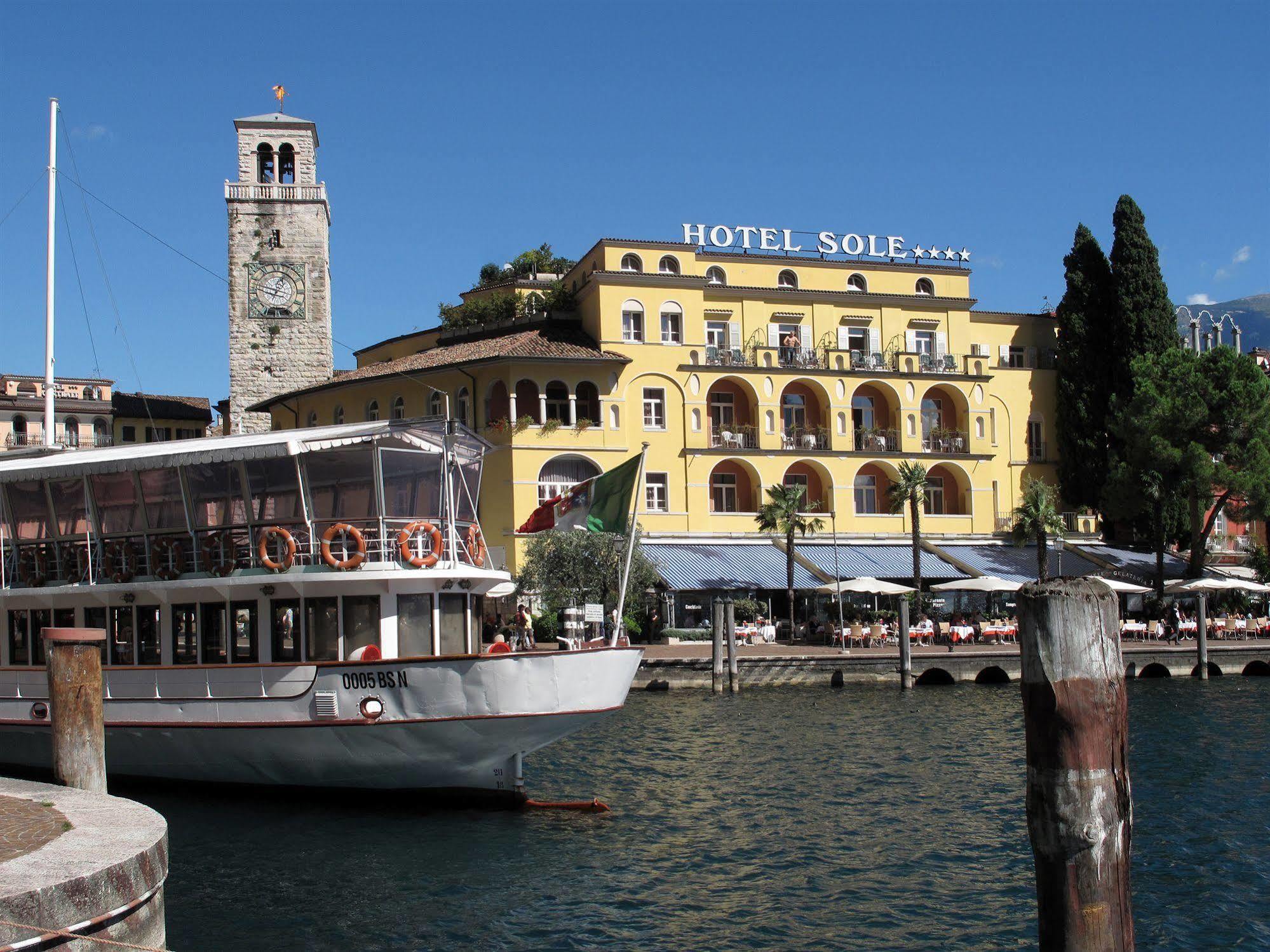Hotel Sole Relax & Panorama Riva del Garda Kültér fotó